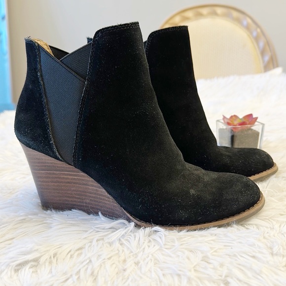 Lucky Brand Youse Black Suede Stacked Wedge Pull on ankle bootie women’s 7 - Picture 2 of 8